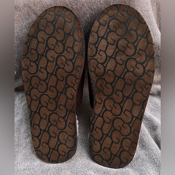 UGG Scuff Slippers - Picture 5 of 6